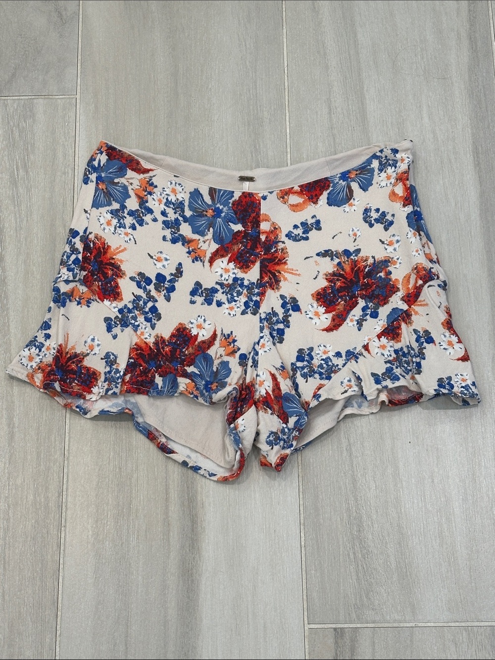 Free People Size 0 Floral Ruffle Shorts - Cream with Blue & Red Print
